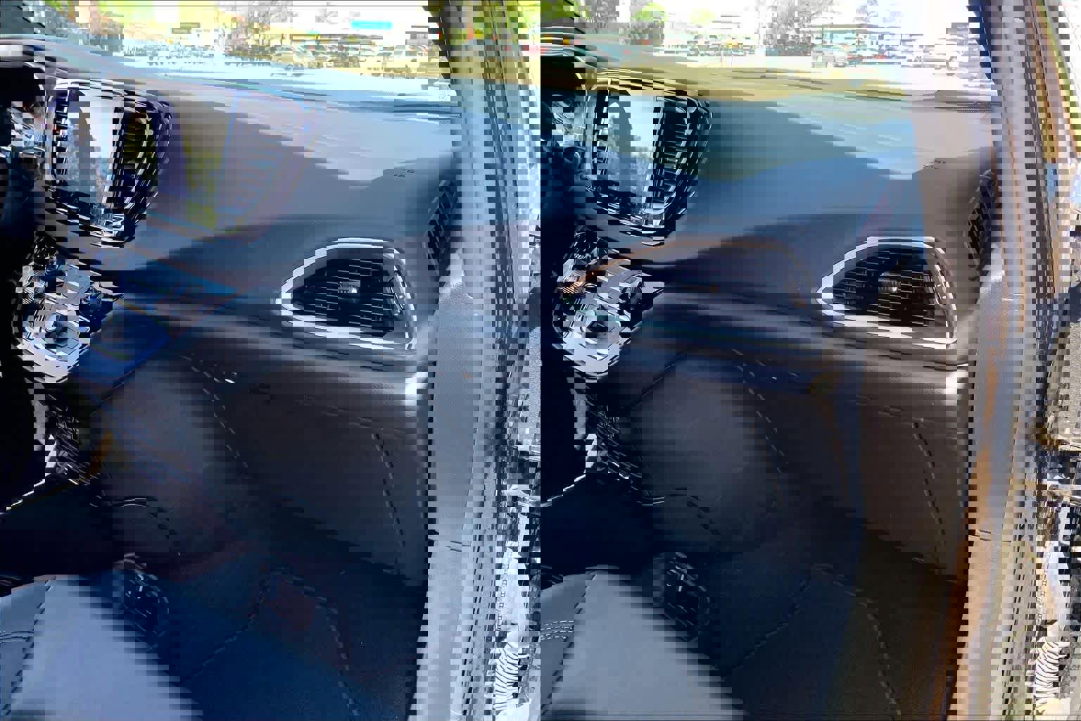 Used 2025 Chrysler Pacifica Select FWD image 19