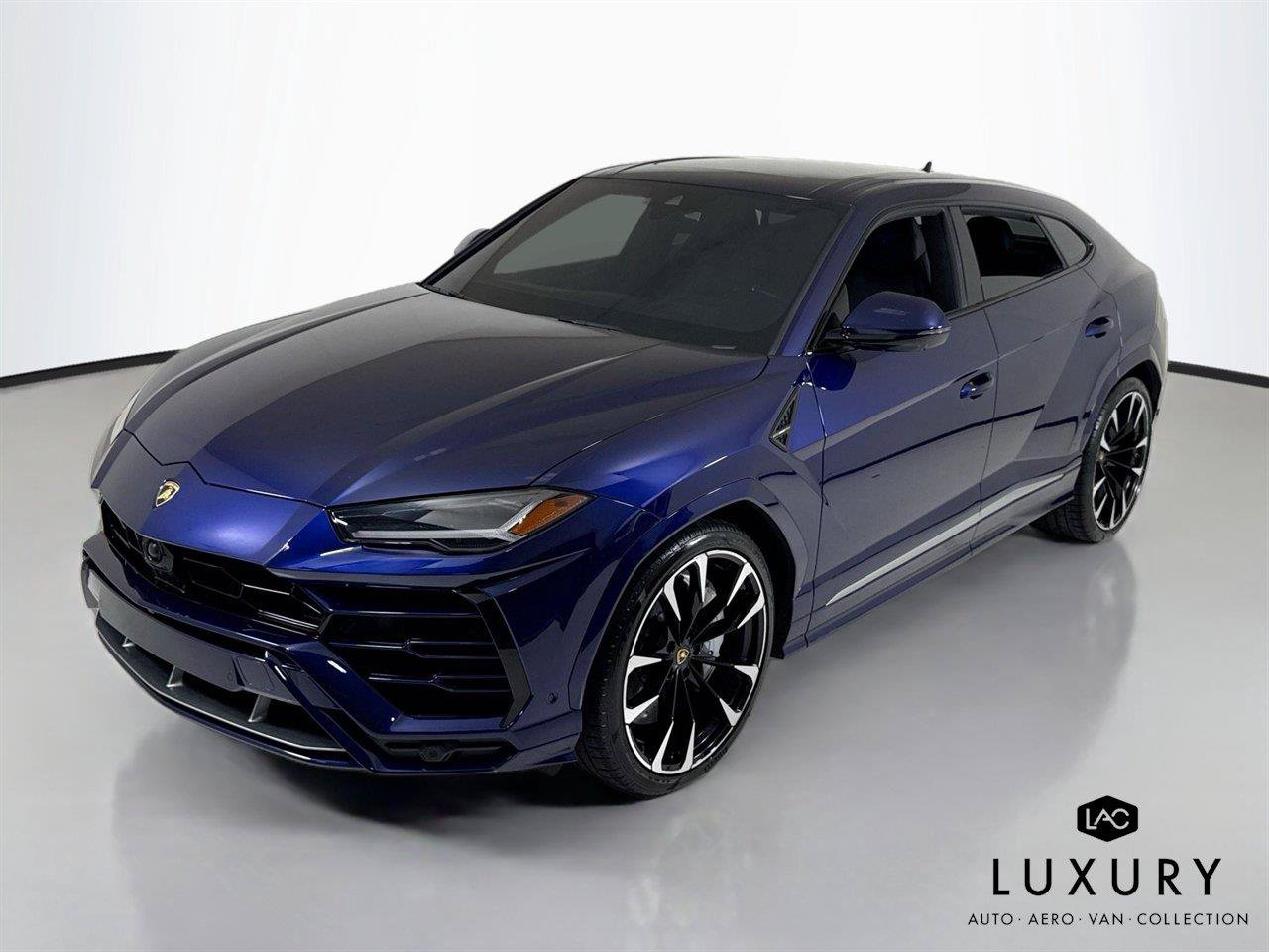 Used 2020 Lamborghini Urus AWD/4WD image 3