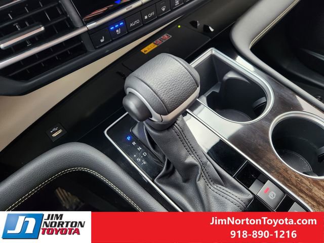 Used 2025 Toyota Sienna Limited image 23