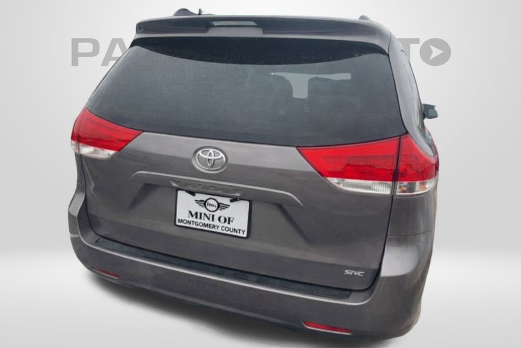 Used 2013 Toyota Sienna XLE image 41