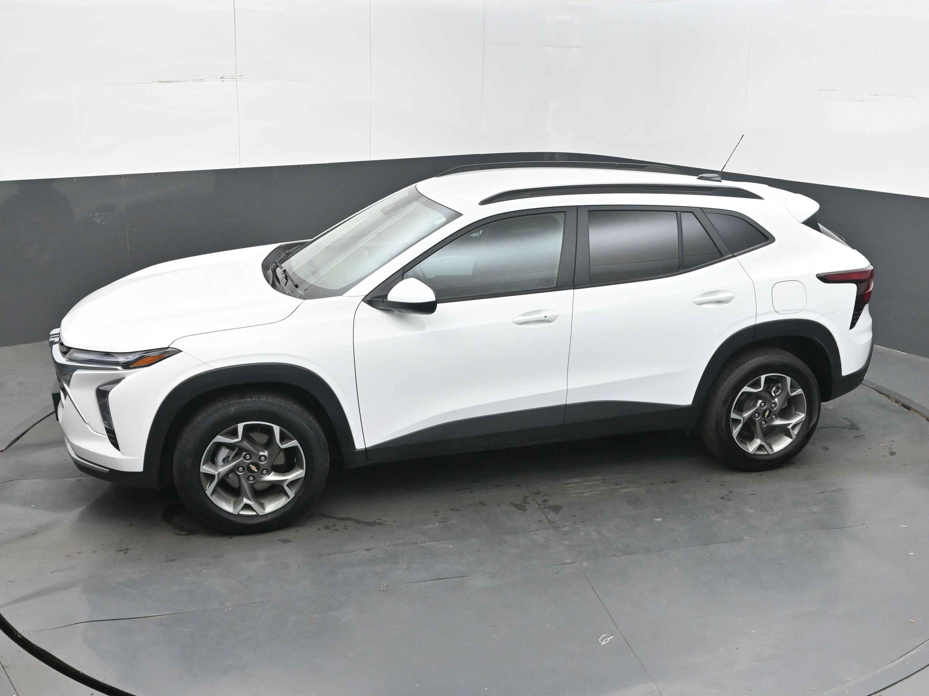 Used 2025 Chevrolet Trax LT w/ LT Convenience Package FWD image 31