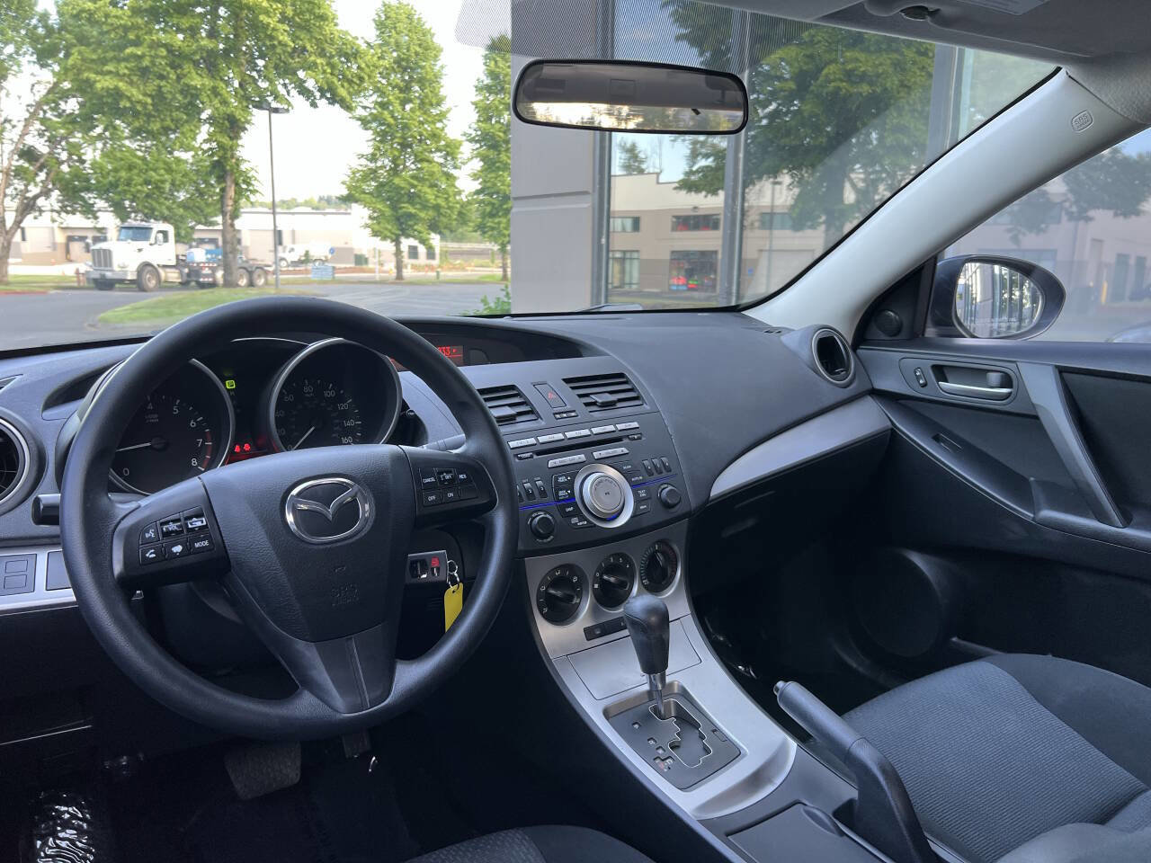 Used 2010 MAZDA MAZDA3 i Touring FWD image 14