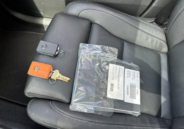 Certified 2023 Volvo XC40 B5 Plus w/ Driver Assist Package AWD/4WD image 13