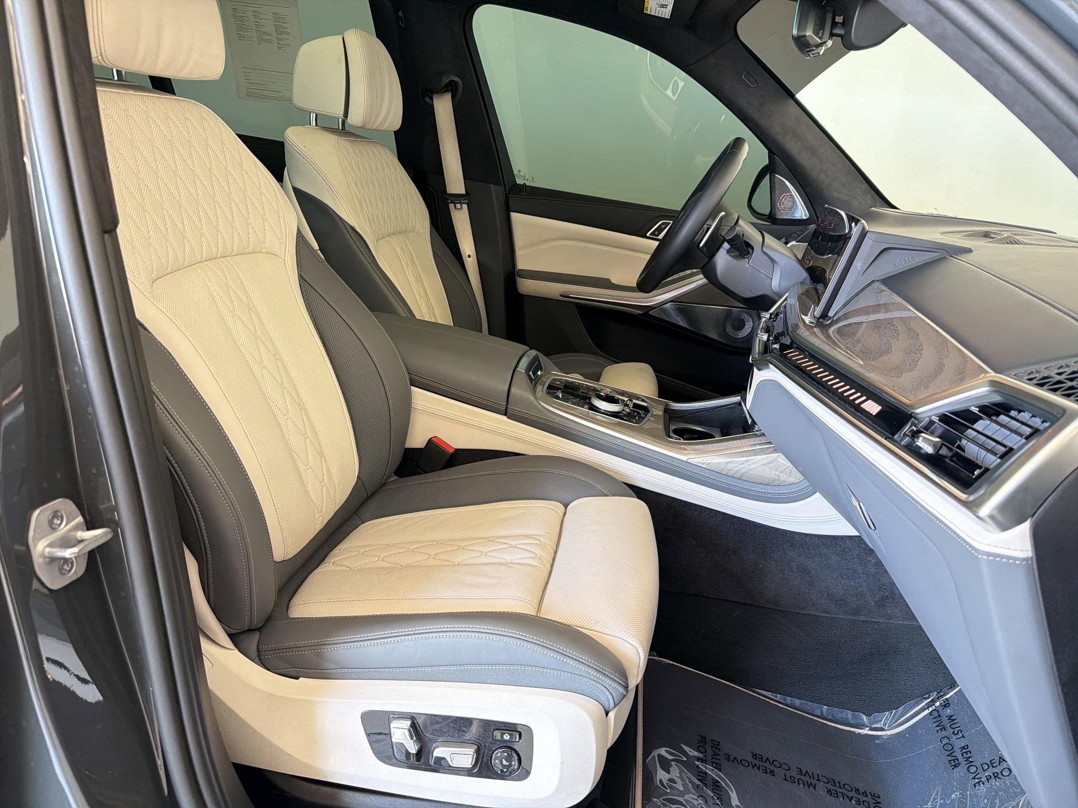 Certified 2025 BMW X7 M60i AWD/4WD image 30