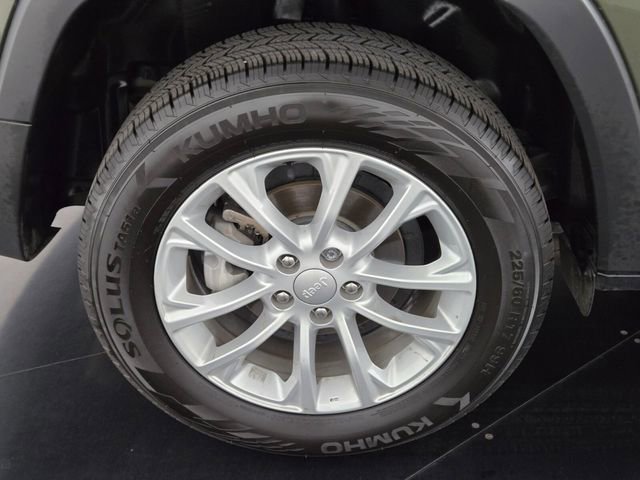 Used 2021 Jeep Cherokee Latitude FWD image 10