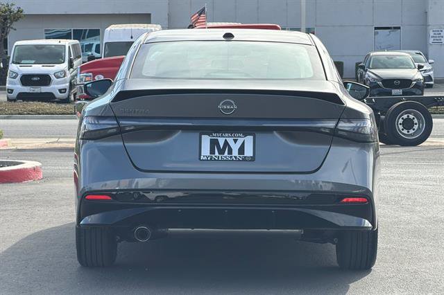New 2027 Nissan Sentra SR w/ SR All Weather Package FWD image 5