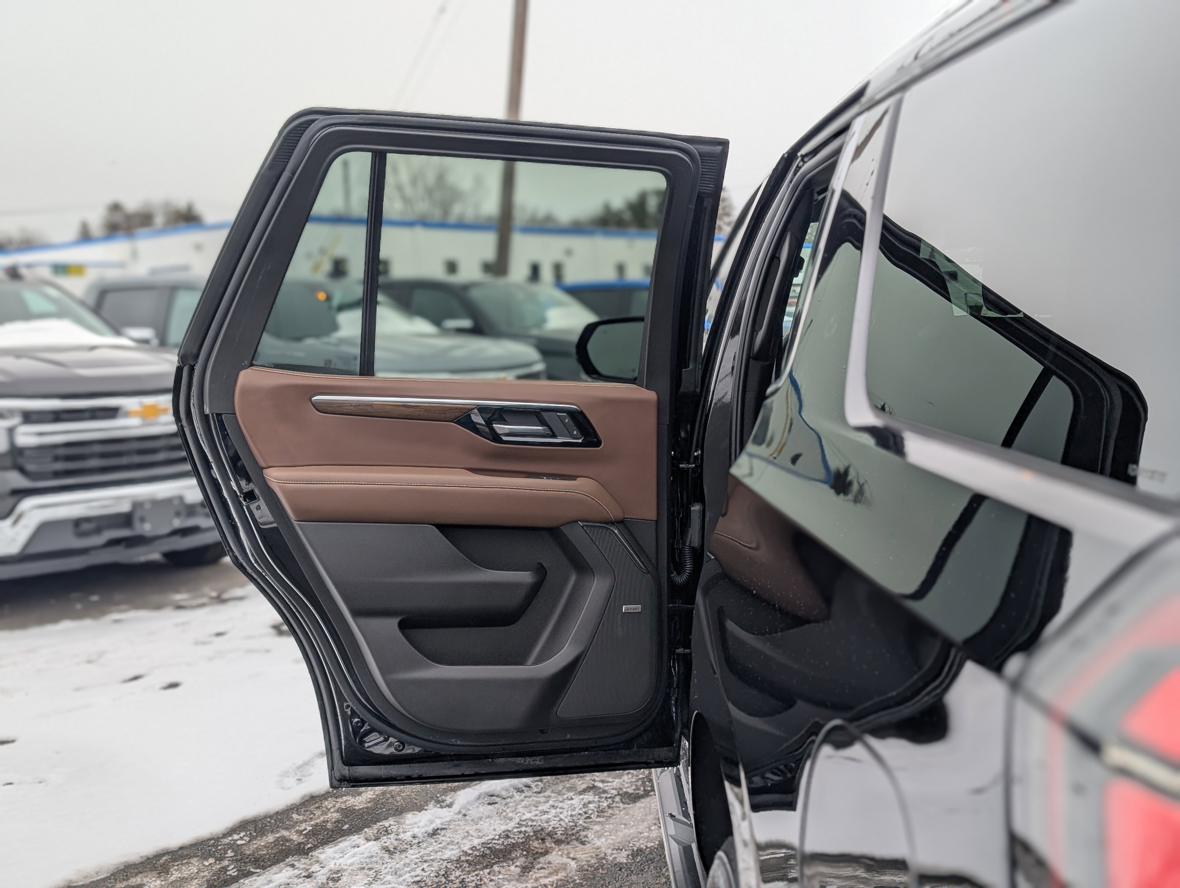 Used 2025 Chevrolet Tahoe High Country image 37