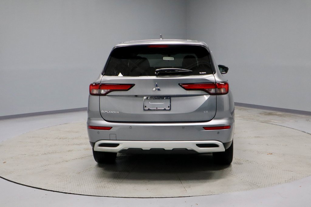 Used 2022 Mitsubishi Outlander SE image 10