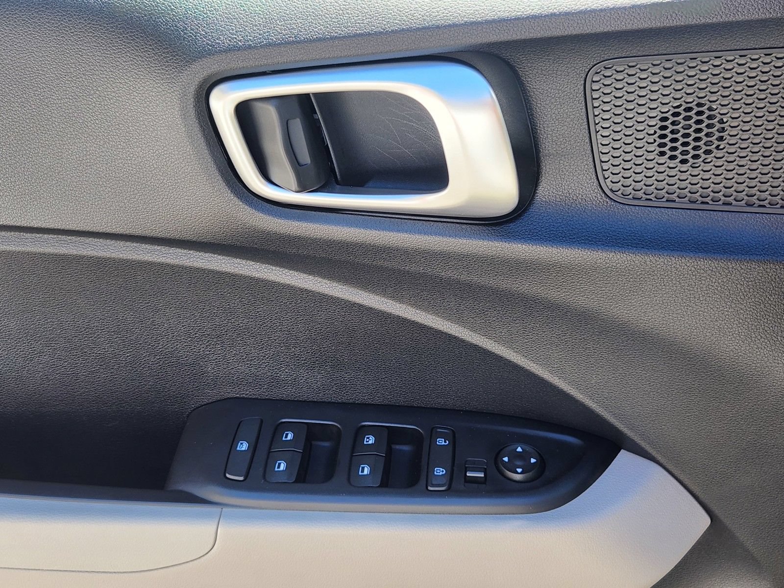 Certified 2026 Hyundai Venue SEL FWD image 22