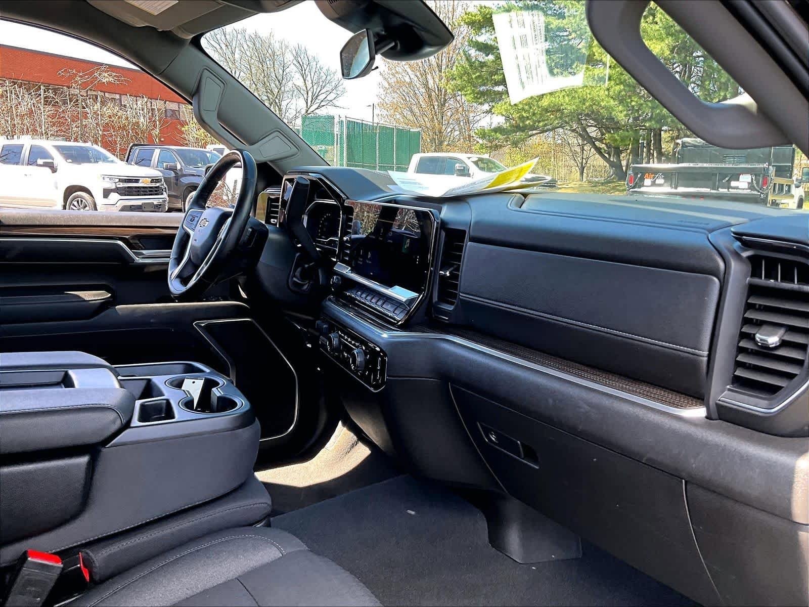 Used 2025 Chevrolet Silverado 1500 LT AWD/4WD image 20