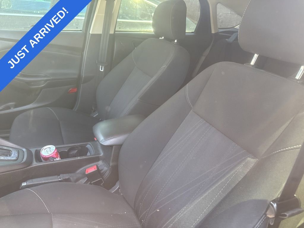 Used 2016 Ford Focus SE w/ SE Sport Package FWD image 6