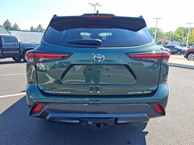 New 2025 Toyota Highlander Limited image 5