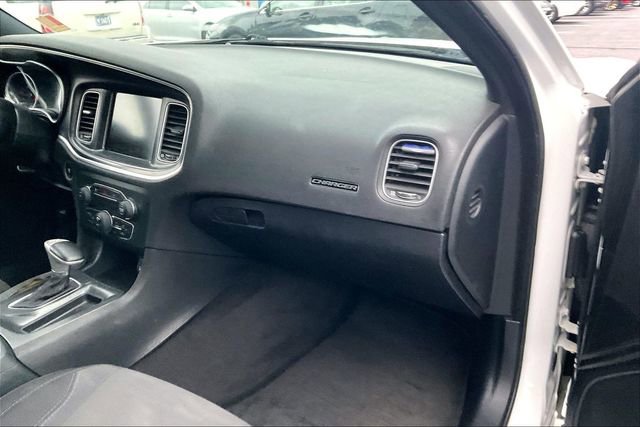 Used 2015 Dodge Charger SXT RWD image 16