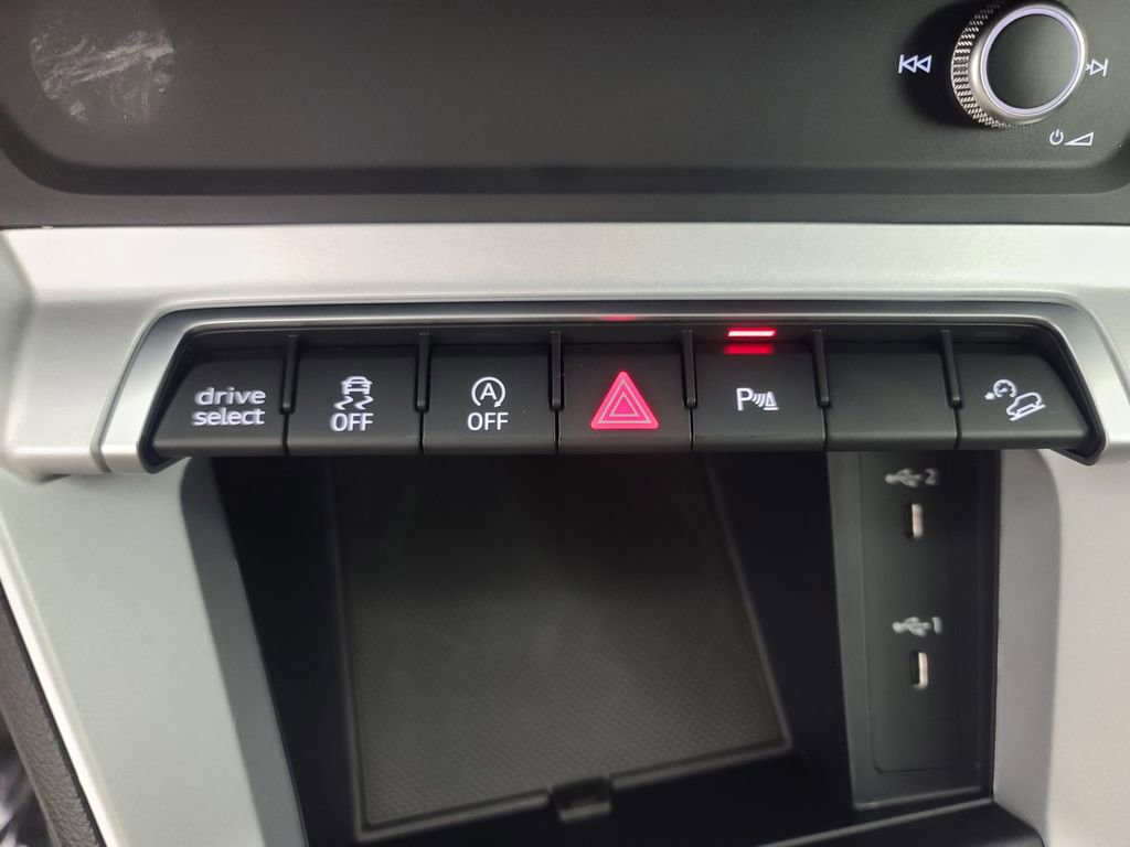 Used 2025 Audi Q3 2.0T Premium image 36