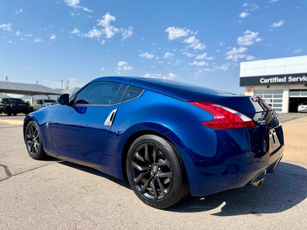 Used 2017 Nissan 370Z Coupe RWD image 6