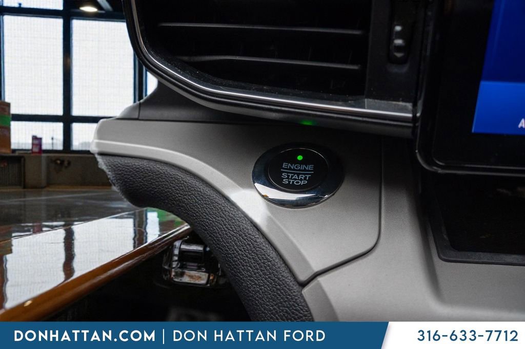 Used 2020 Ford Explorer XLT w/ Equipment Group 202A AWD/4WD image 11