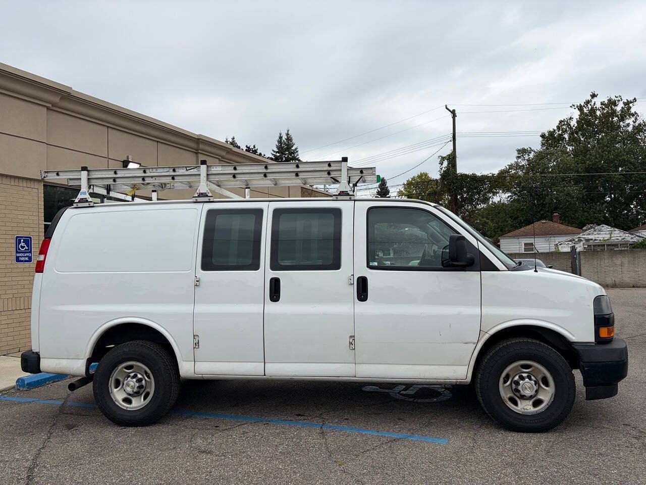 Used 2020 Chevrolet Express 2500 w/ Driver Convenience Package RWD image 4