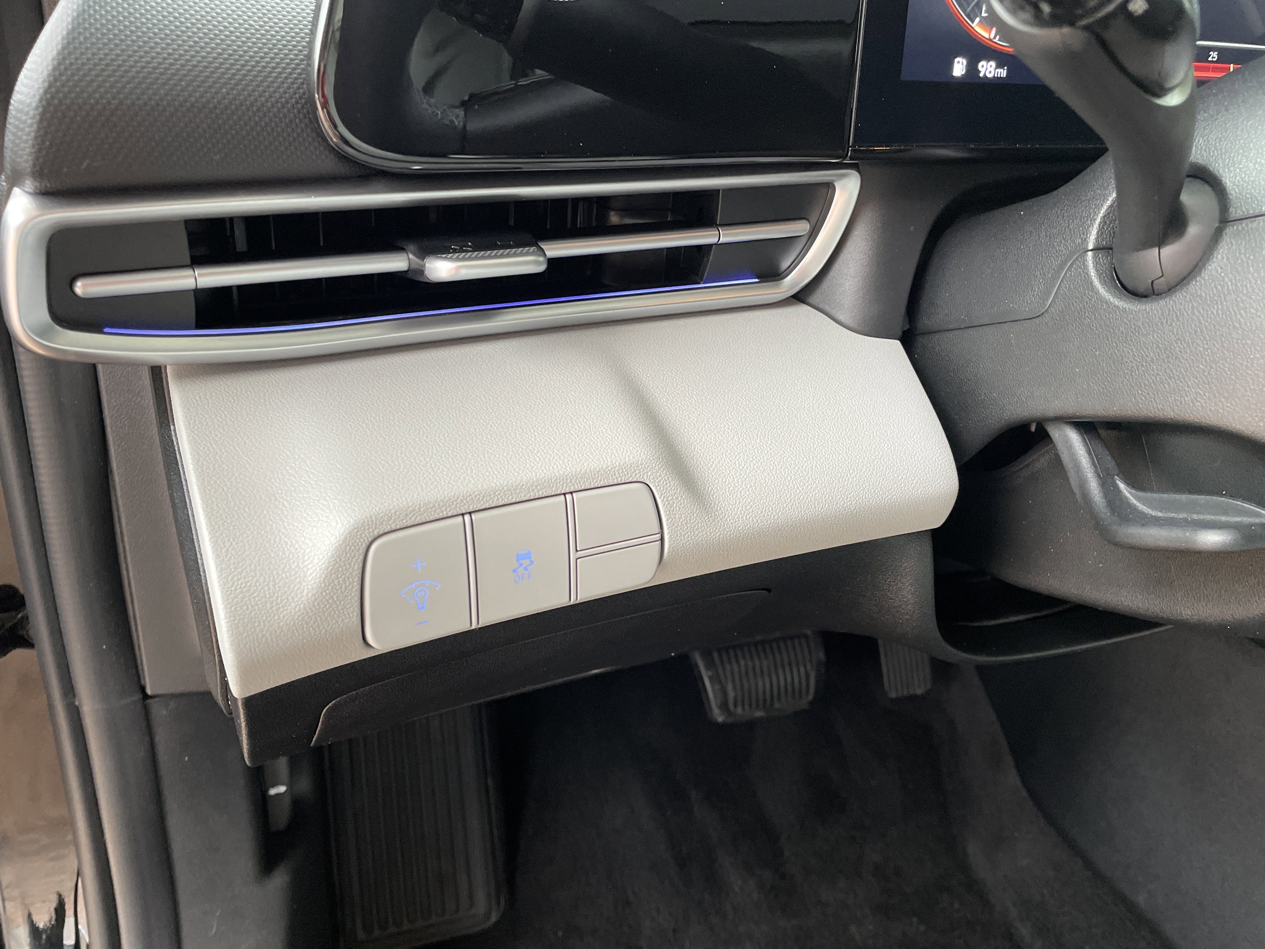 Used 2024 Hyundai Elantra Limited image 26