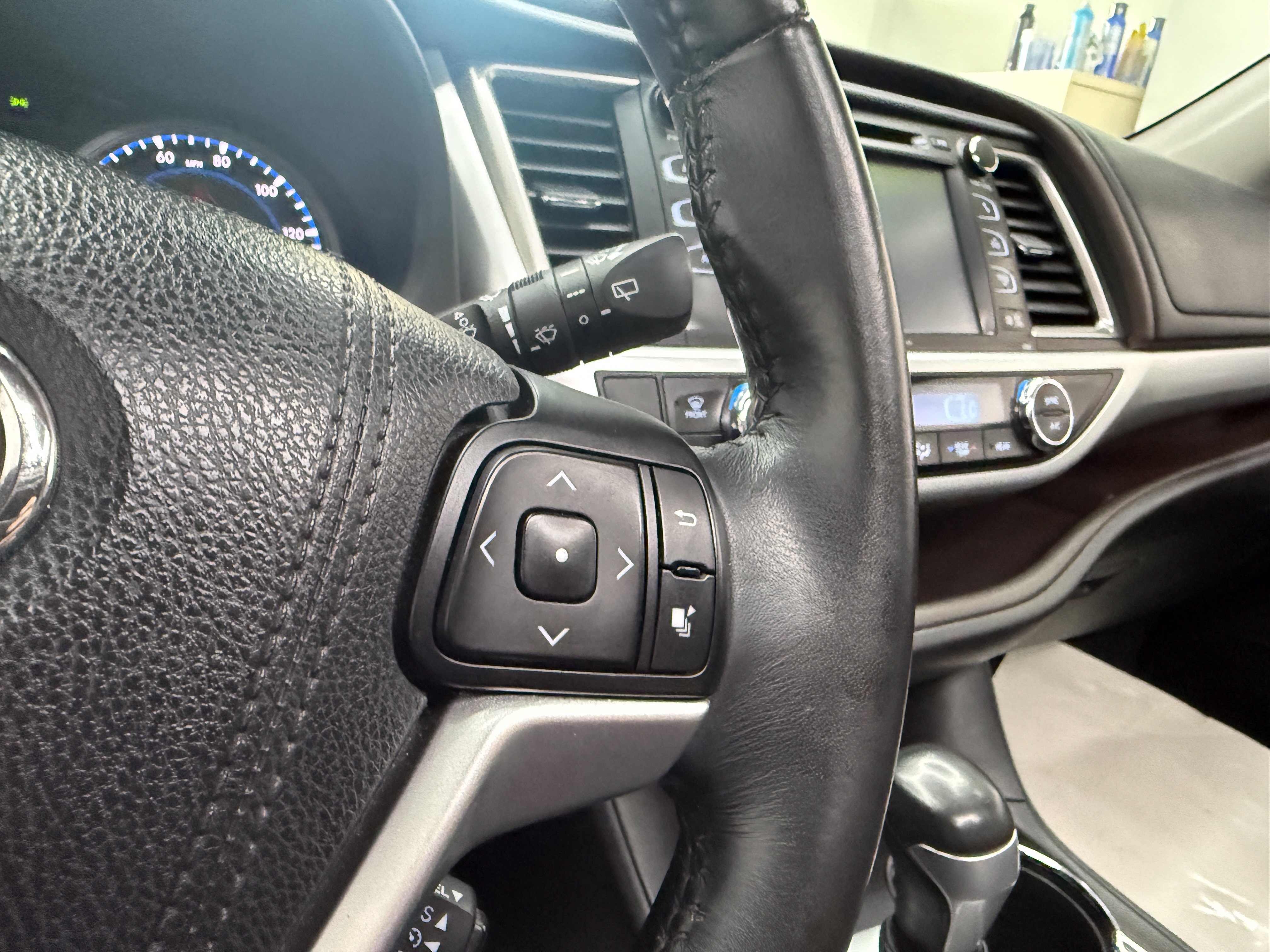 Used 2015 Toyota Highlander XLE AWD/4WD image 11