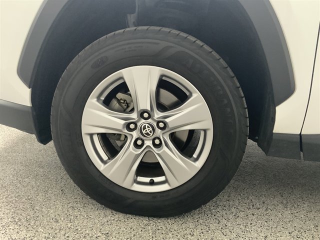 Used 2022 Toyota RAV4 XLE AWD/4WD image 13