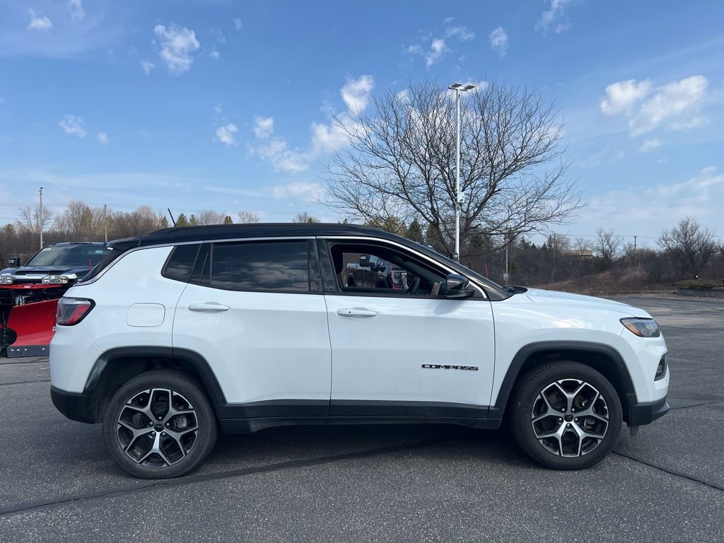 Used 2025 Jeep Compass Limited AWD/4WD image 3