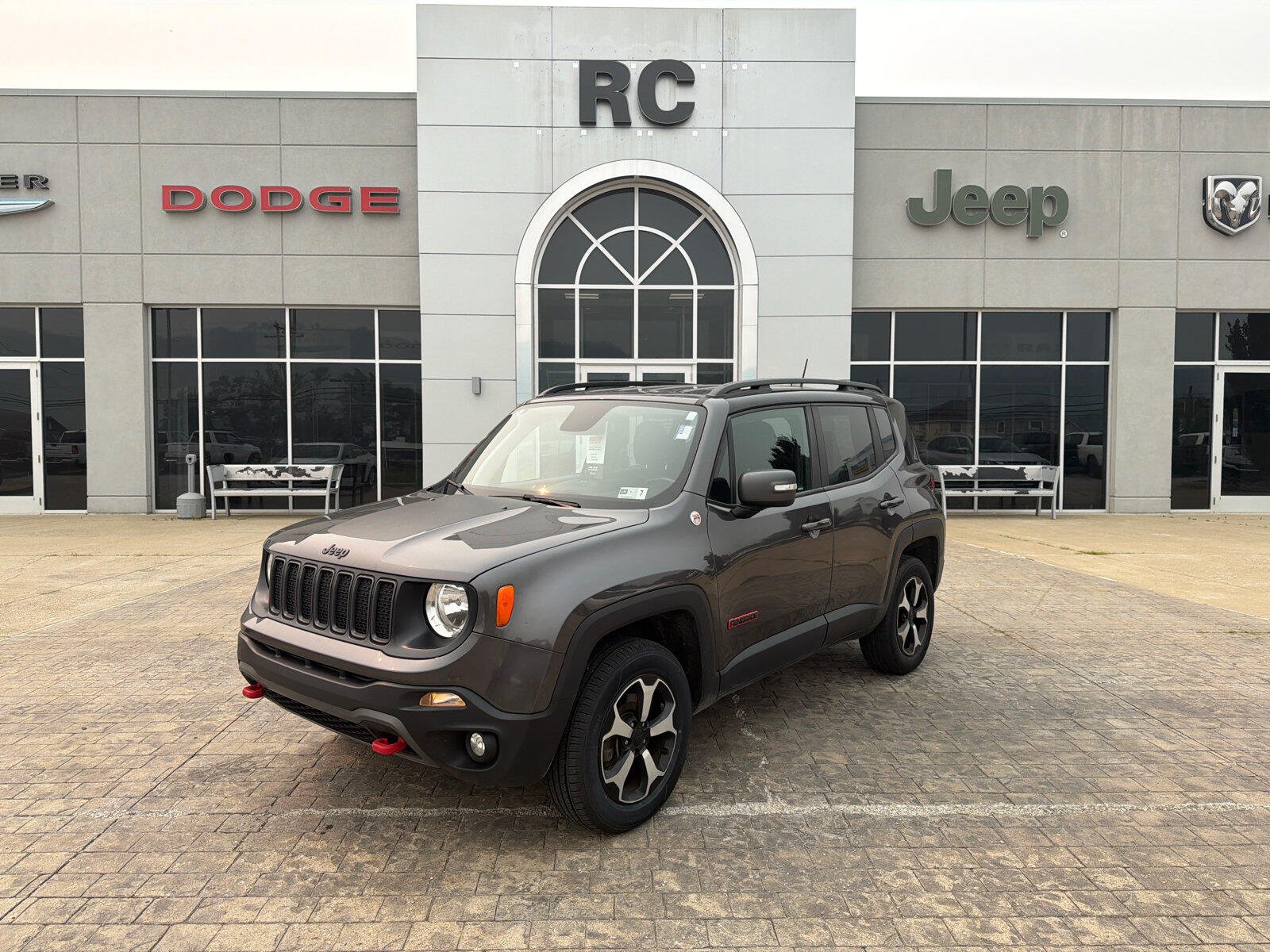 Used 2019 Jeep Renegade Trailhawk AWD/4WD image 2