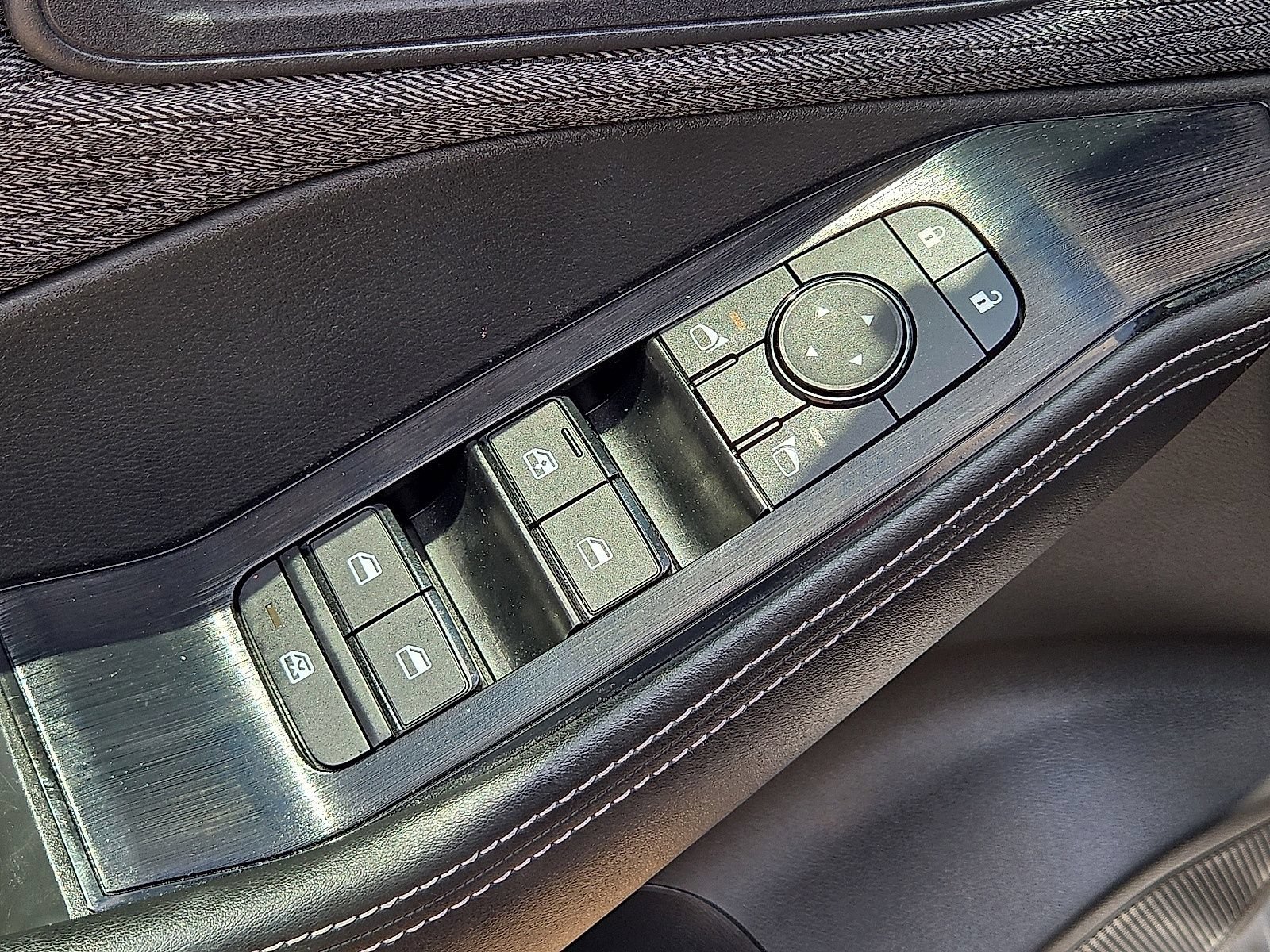 Used 2023 Nissan Rogue SV FWD image 21