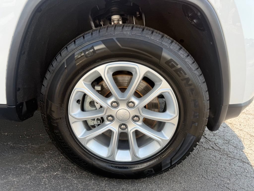 Certified 2022 Jeep Grand Cherokee Laredo E AWD/4WD image 51