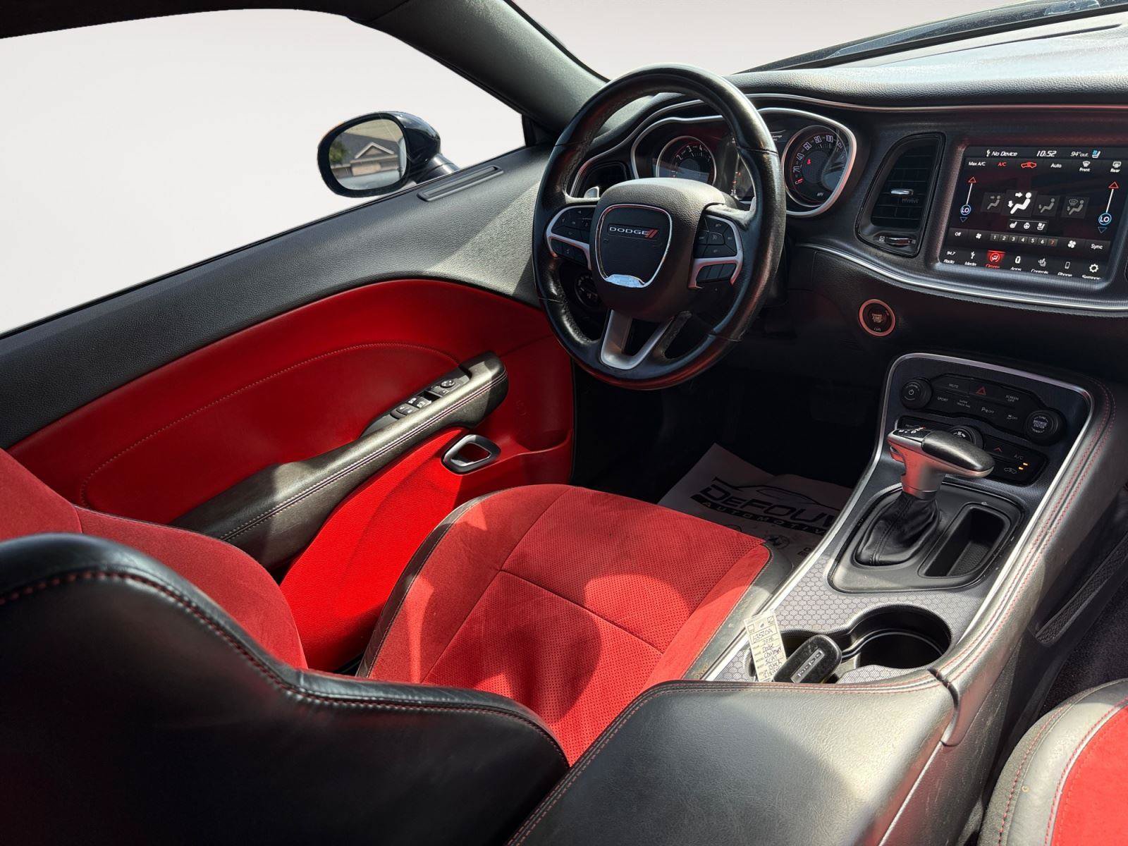 Used 2018 Dodge Challenger R/T Scat Pack w/ Leather Interior Group RWD image 11