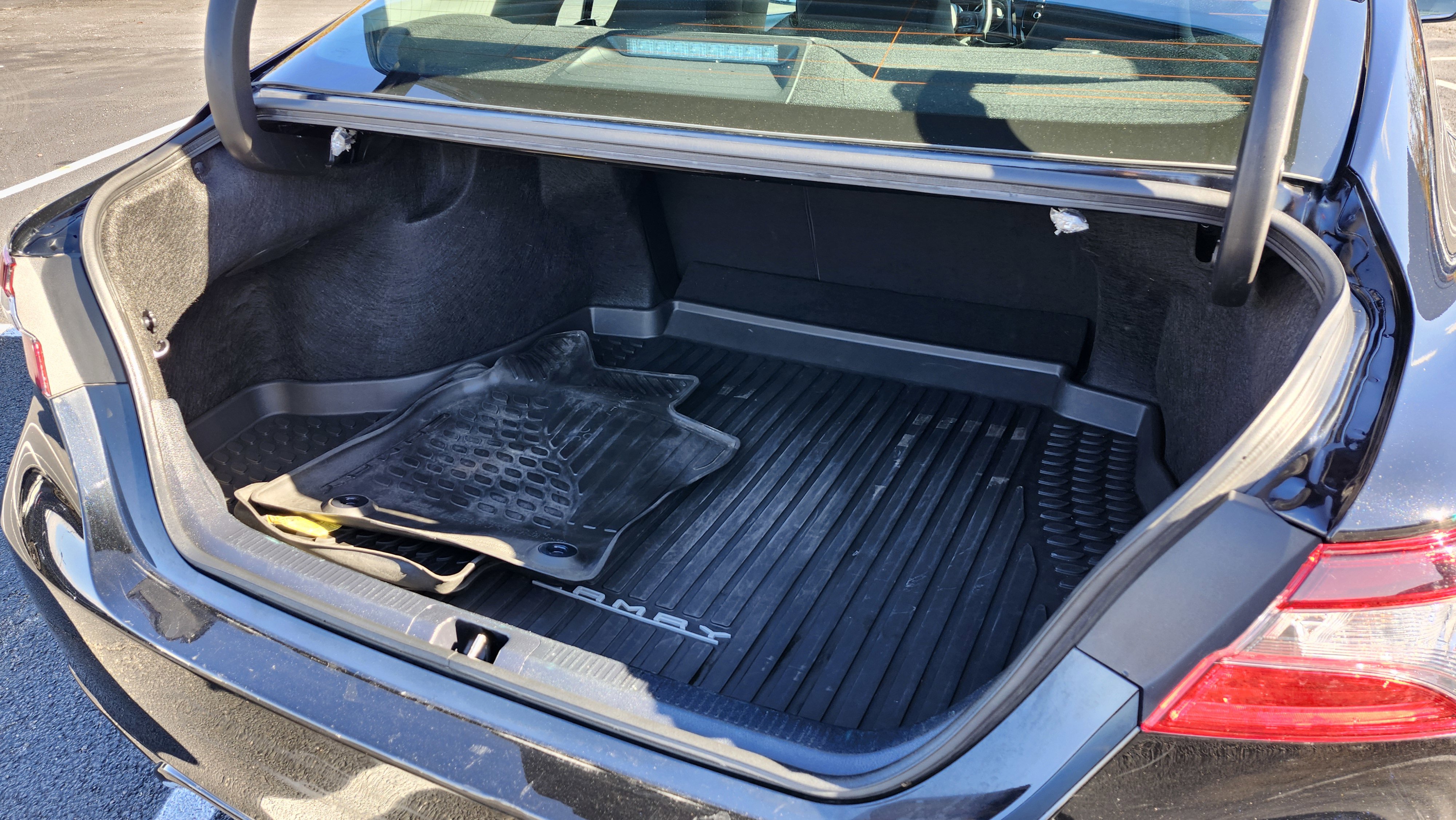 Used 2023 Toyota Camry SE image 19