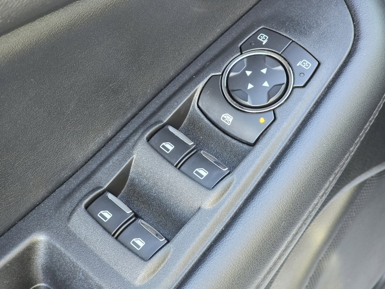 Used 2022 Ford Edge SEL w/ Convenience Package image 25