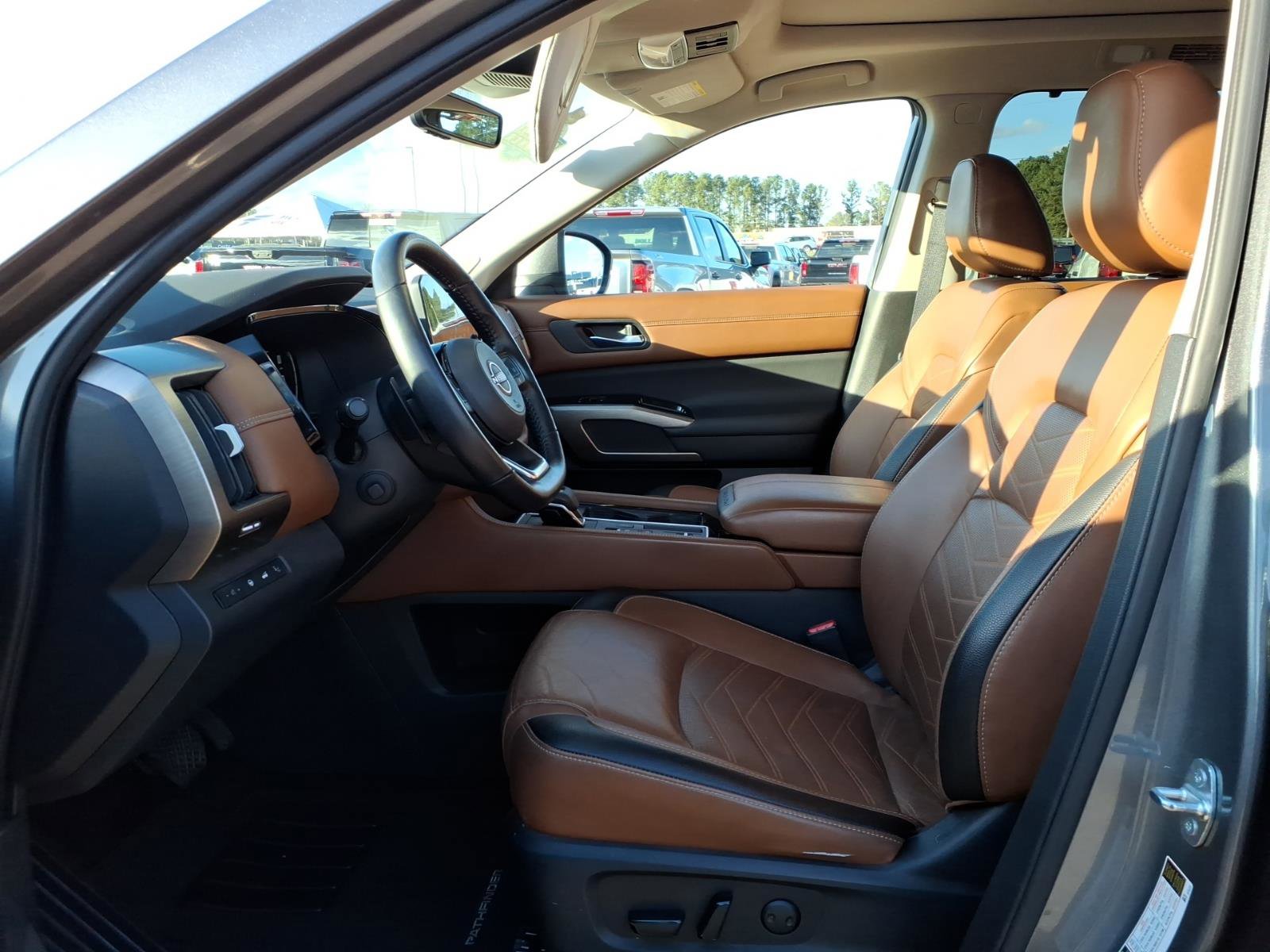 Used 2023 Nissan Pathfinder Platinum image 18