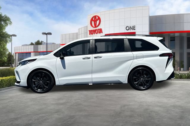 Certified 2026 Toyota Sienna XSE FWD image 9