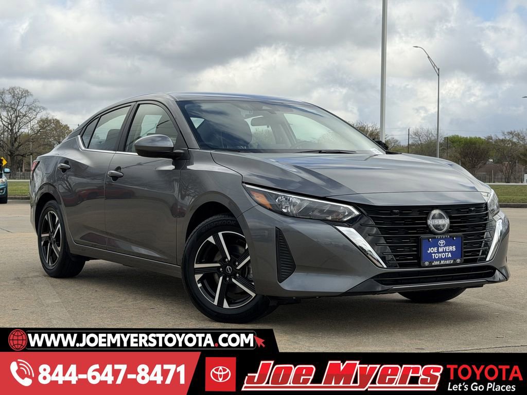 Used 2025 Nissan Sentra SV image 2