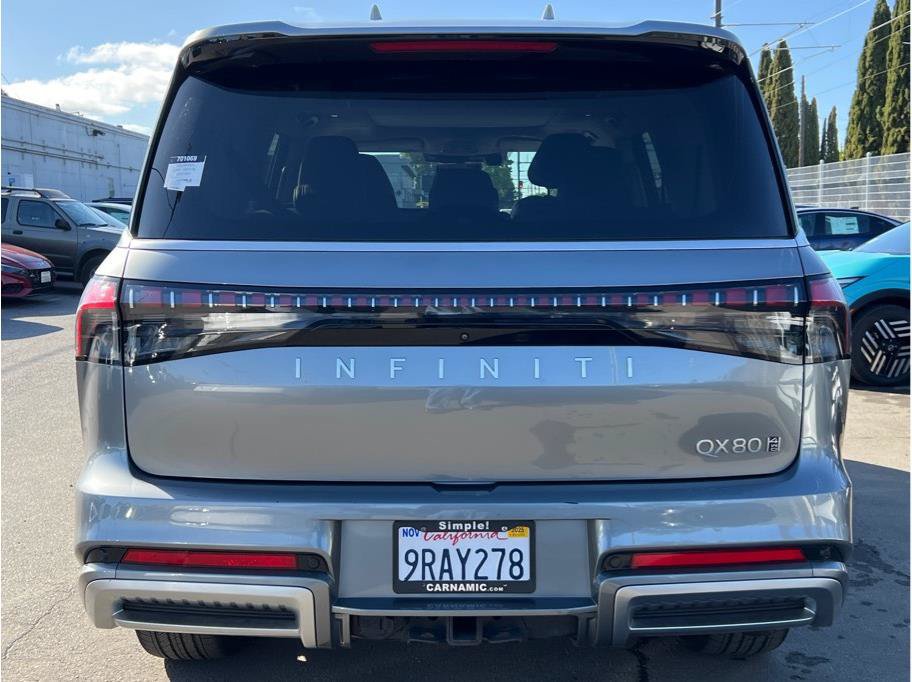 Used 2025 INFINITI QX80 Sensory AWD/4WD image 4