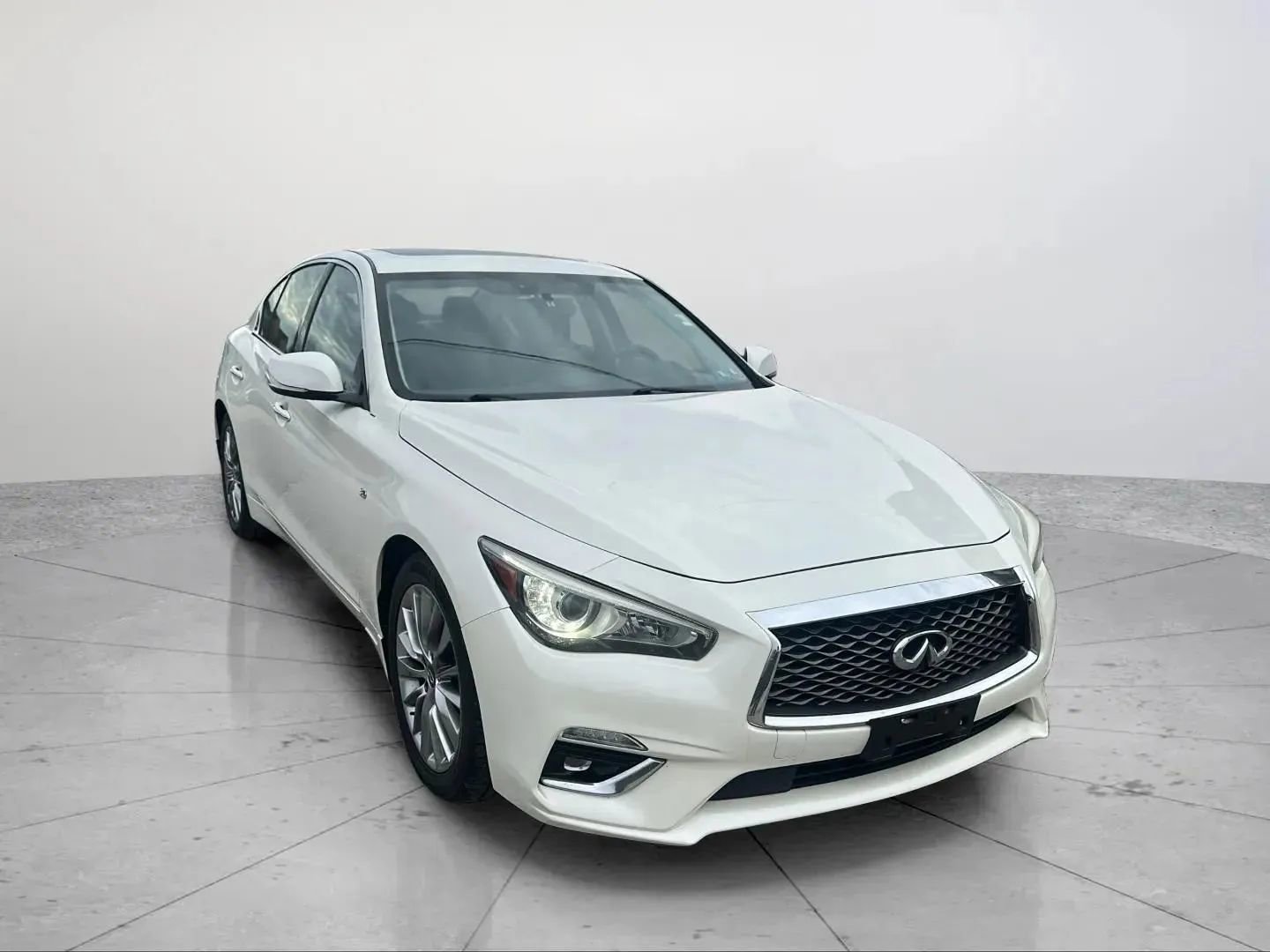 Used 2019 INFINITI Q50 Luxe w/ Essential Package (3.0T Luxe) AWD/4WD image 11