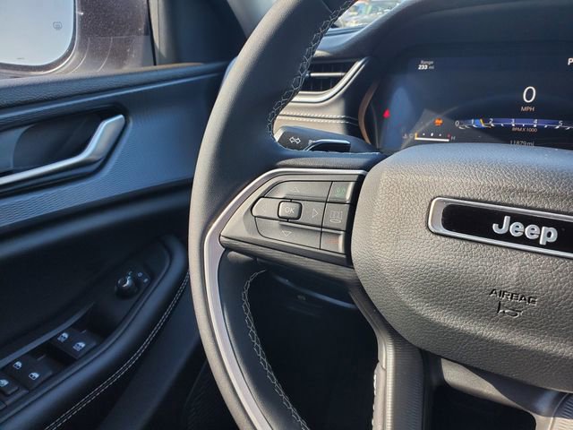 Used 2023 Jeep Grand Cherokee Laredo image 13