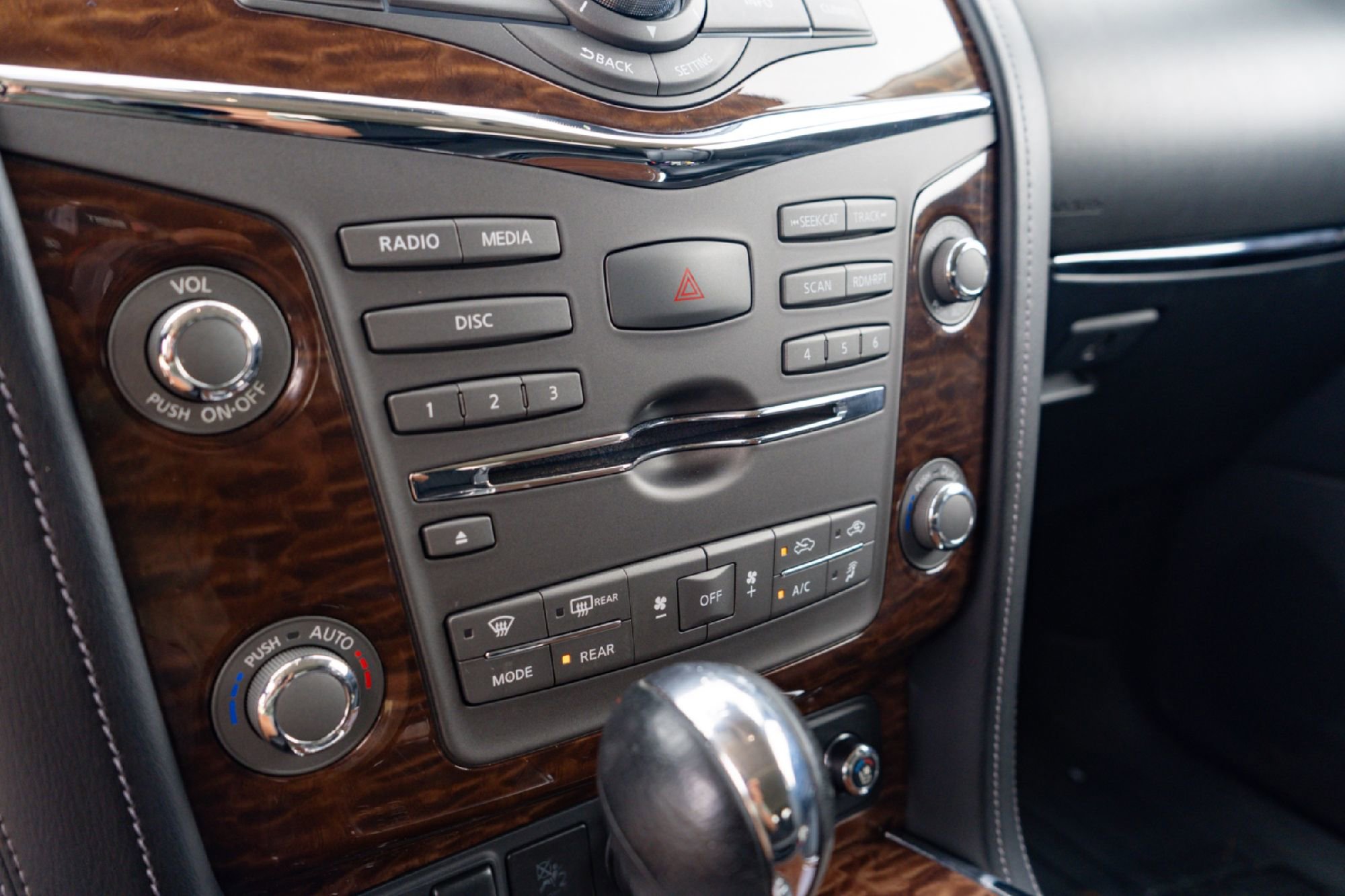 Used 2019 Nissan Armada Platinum AWD/4WD image 15