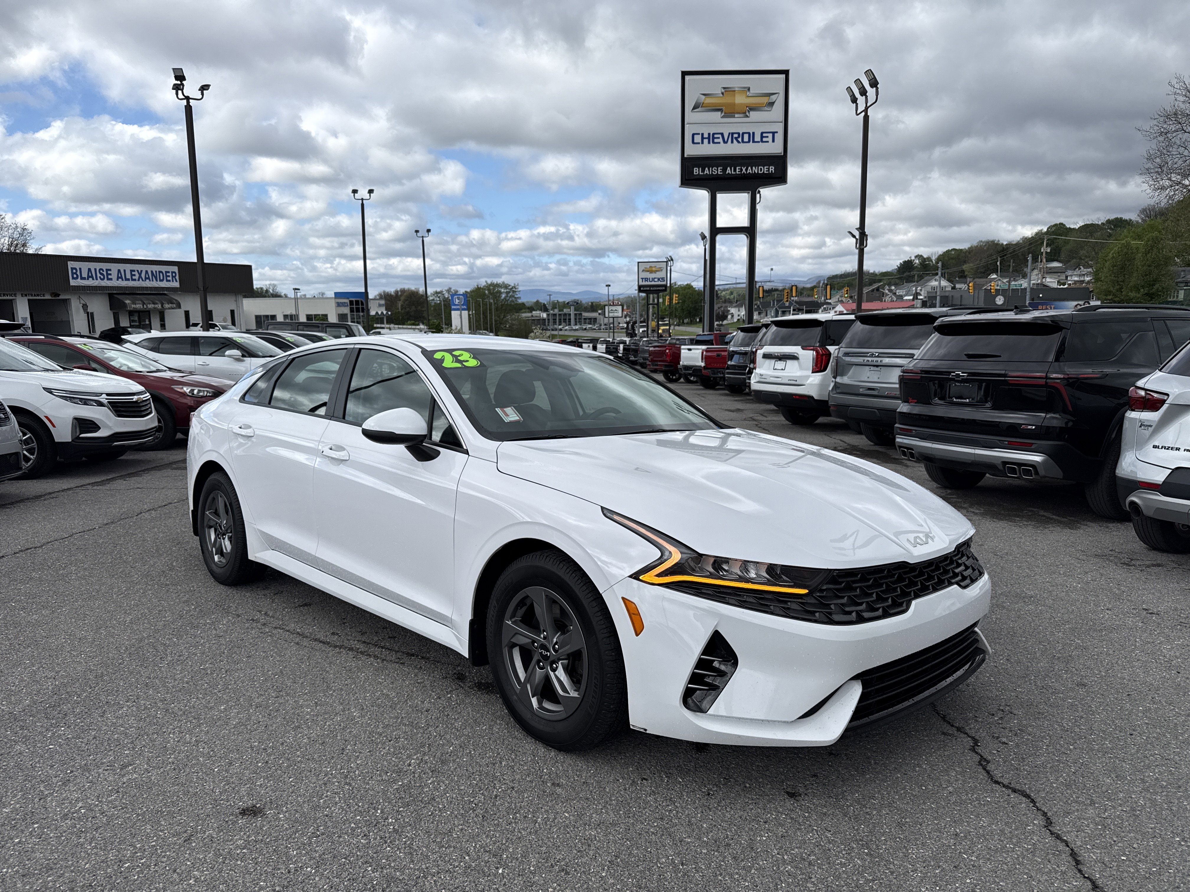 Used 2023 Kia K5 LXS image 1
