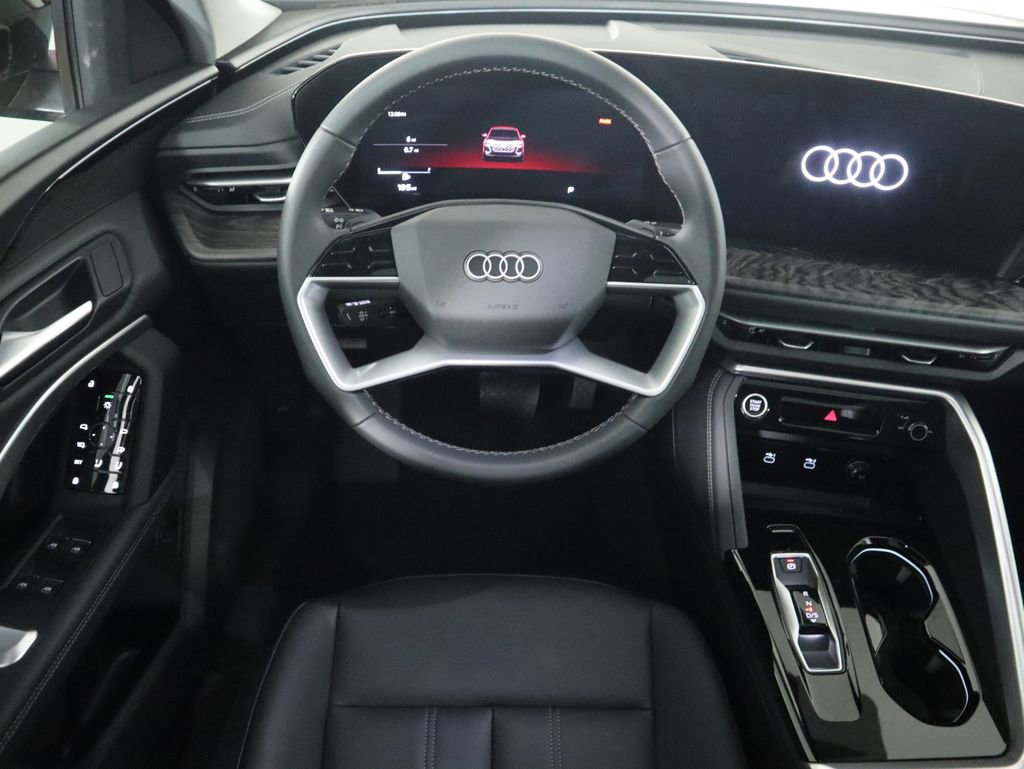 Used 2025 Audi Q5 Premium w/ Convenience Package image 12