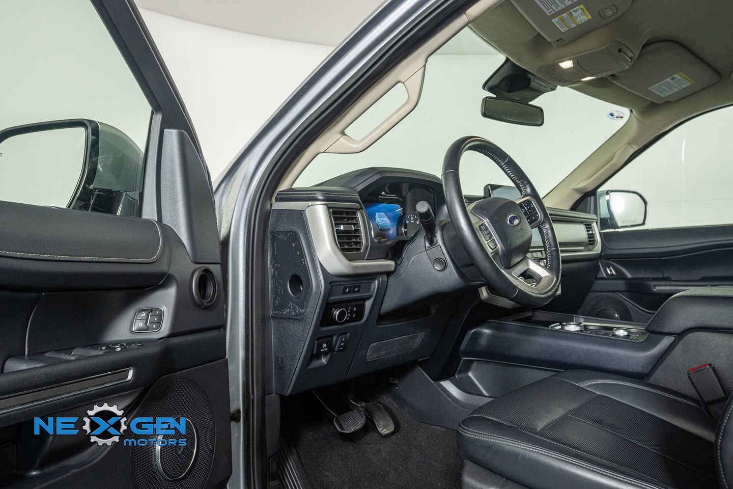 Used 2024 Ford Expedition XLT image 10