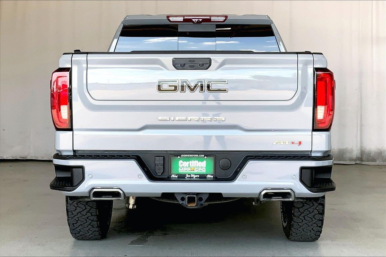 Used 2024 GMC Sierra 1500 AT4 w/ Technology Package AWD/4WD image 3