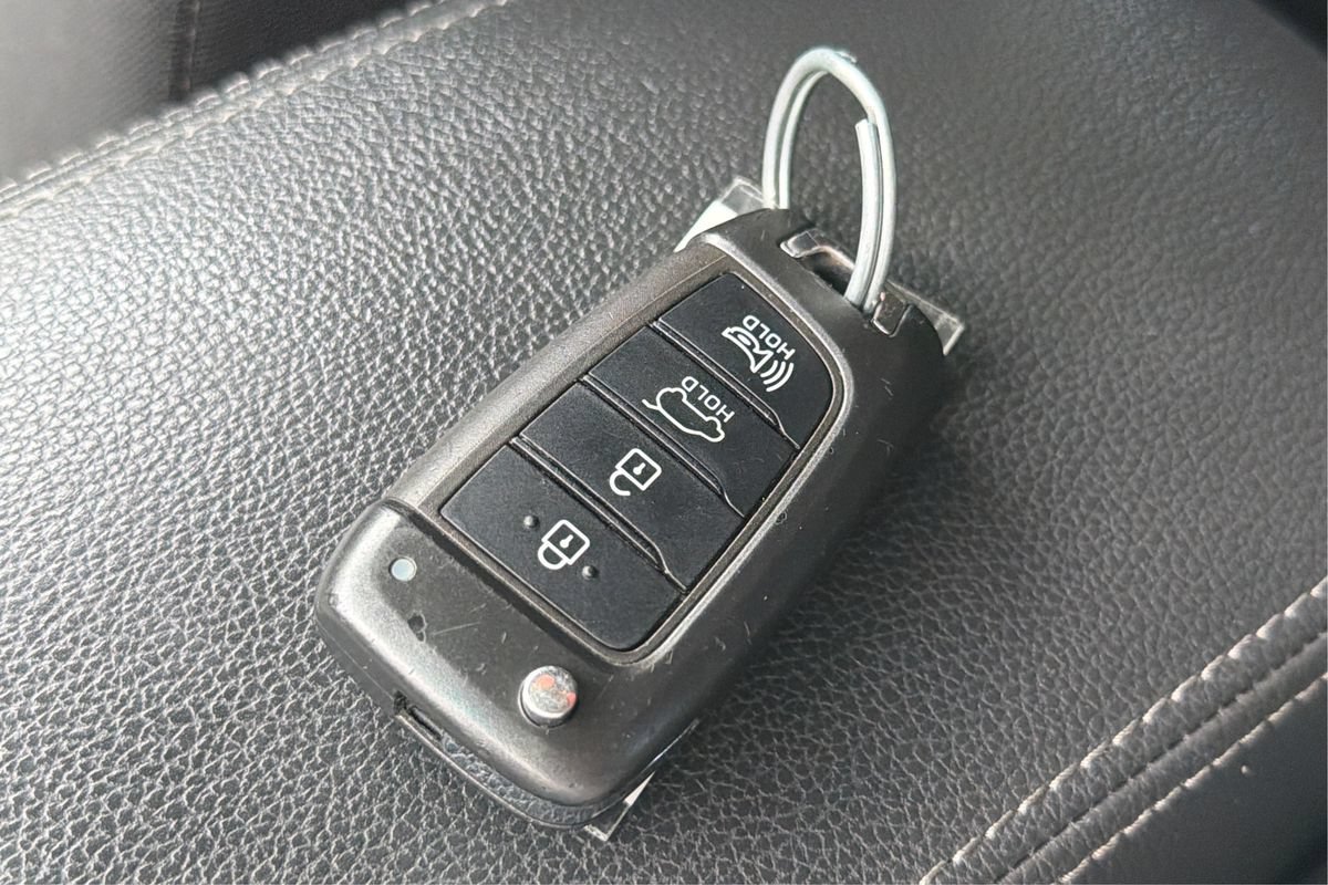 Used 2018 Hyundai Elantra GT FWD image 31