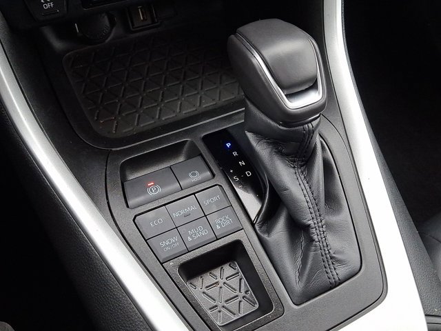 Used 2022 Toyota RAV4 XLE Premium image 14