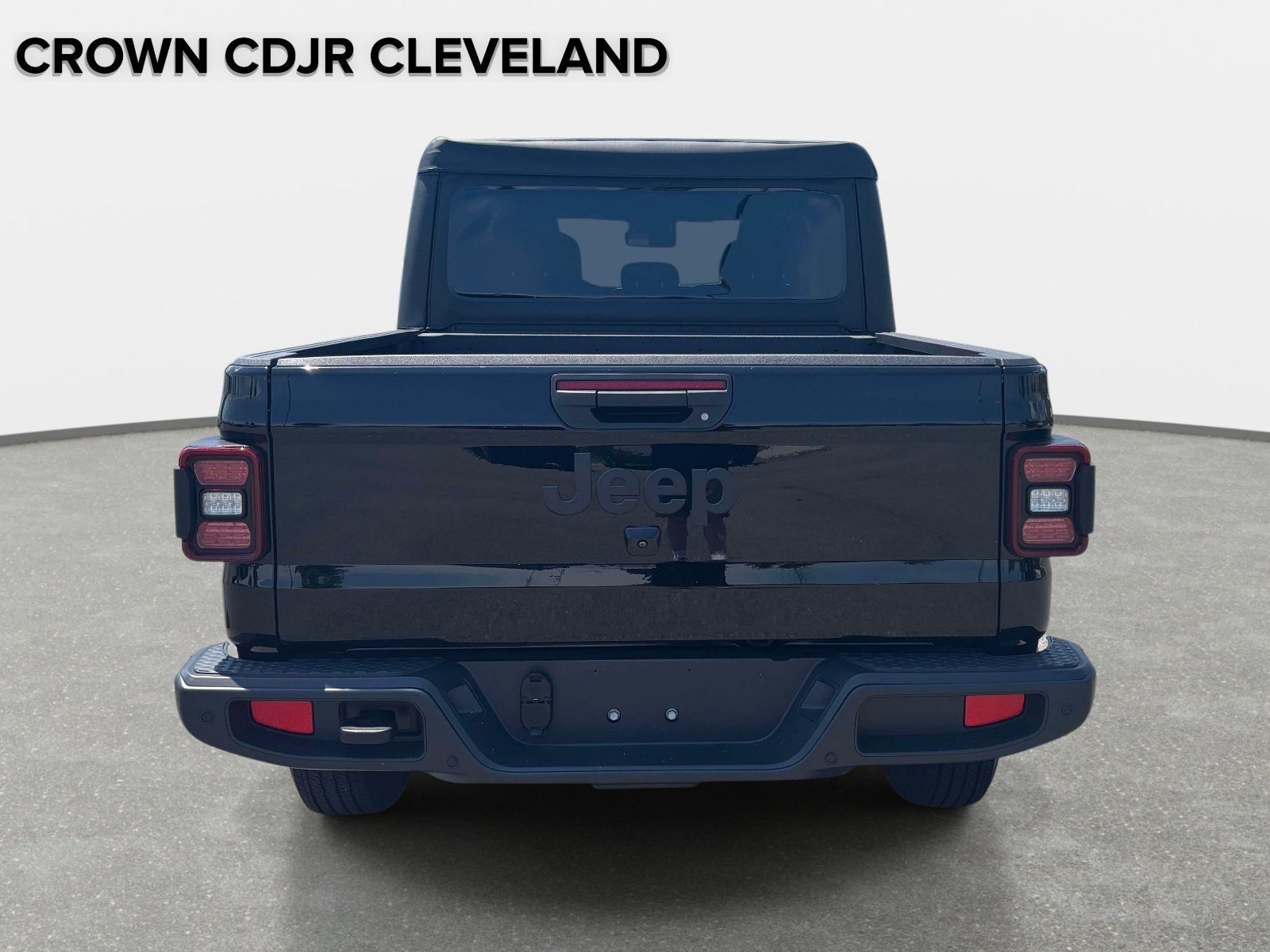 Used 2025 Jeep Gladiator Sport AWD/4WD image 4
