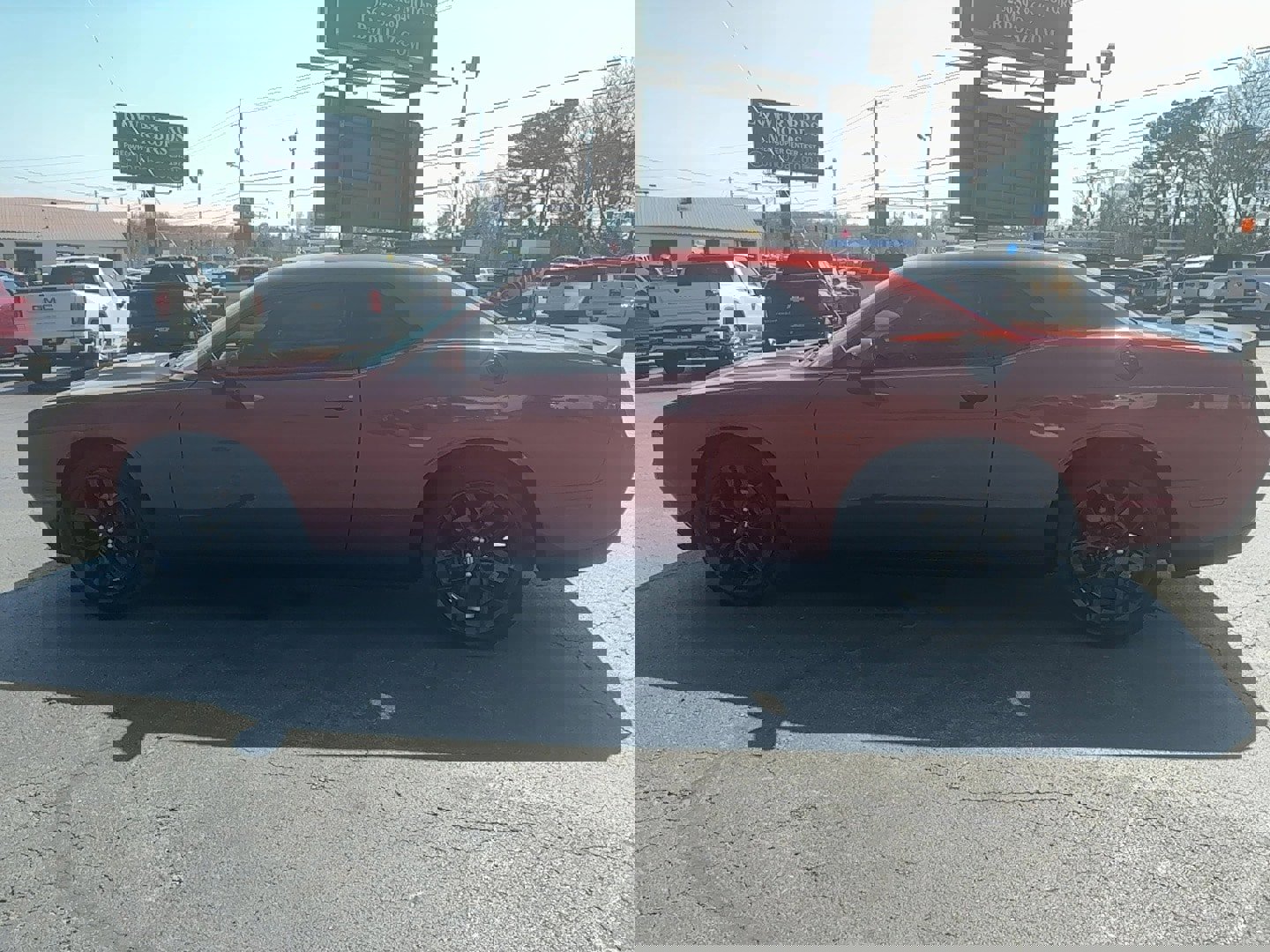 Used 2020 Dodge Challenger SXT w/ Blacktop Package image 8