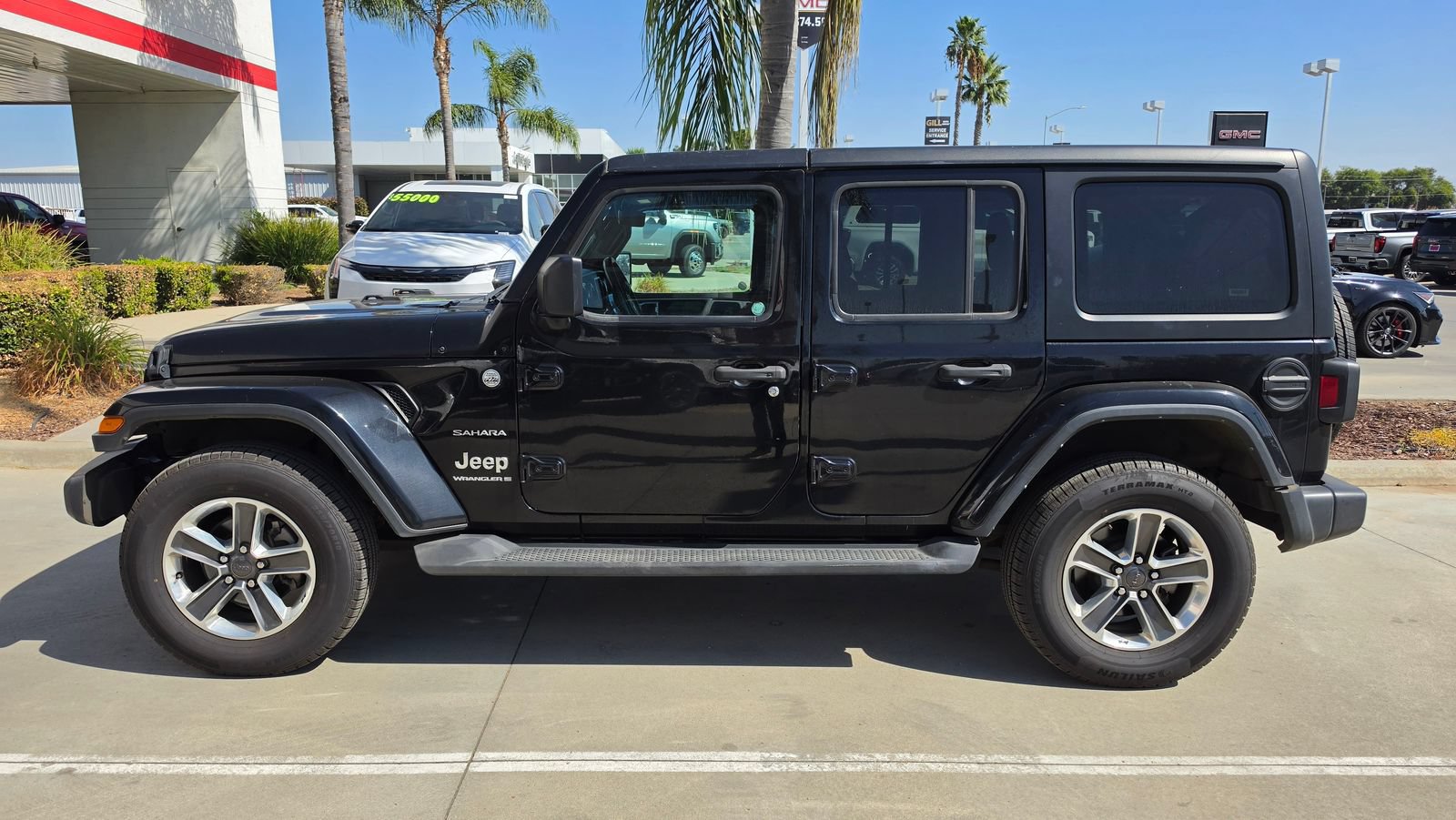 Used 2023 Jeep Wrangler Unlimited Sahara w/ Cold Weather Group AWD/4WD image 3