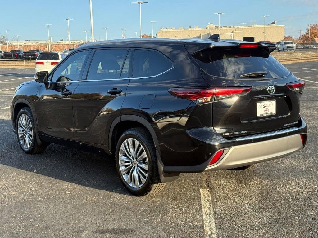 Certified 2025 Toyota Highlander Platinum image 9