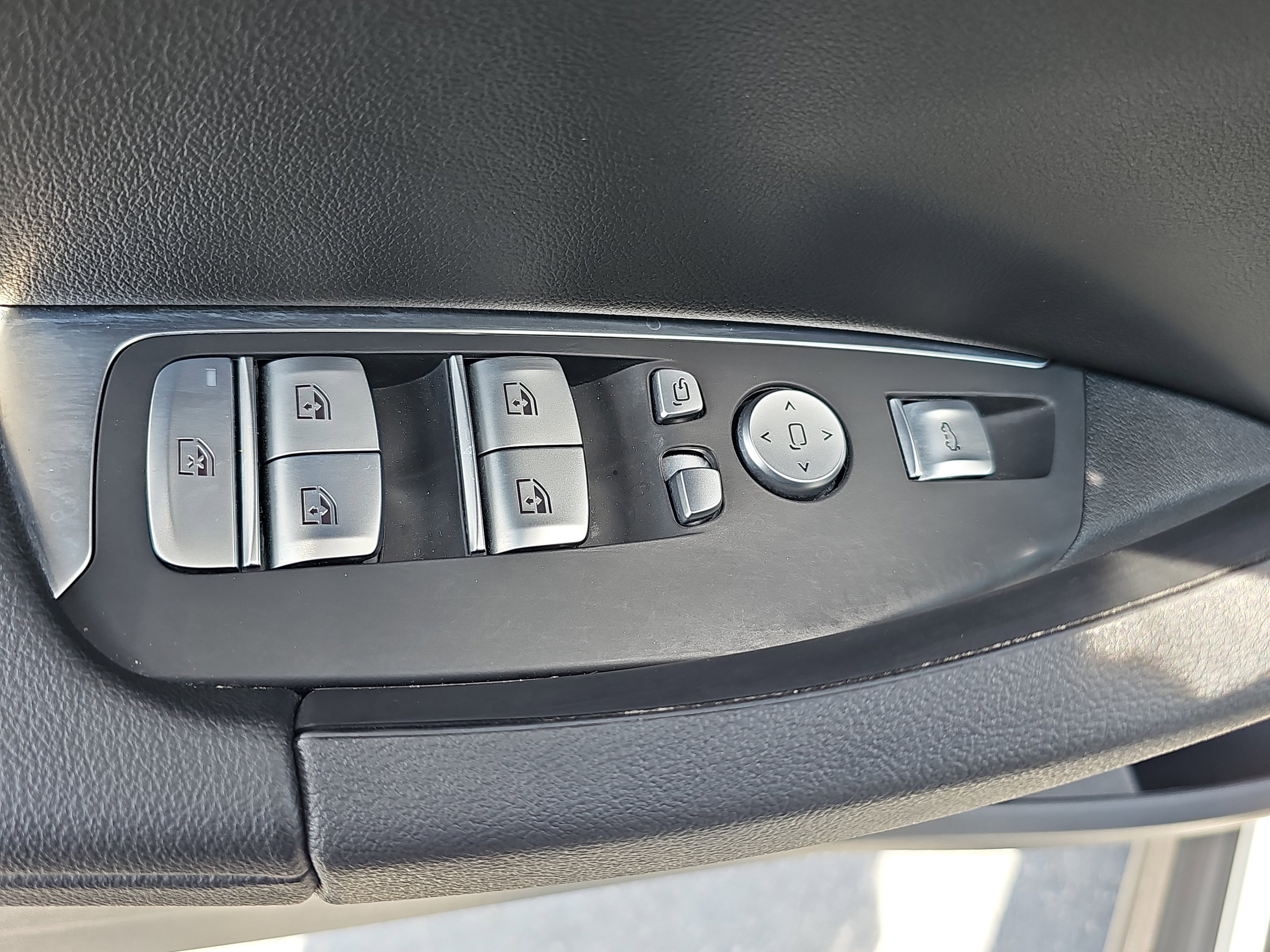 Certified 2024 BMW X3 sDrive30i w/ Convenience Package image 28