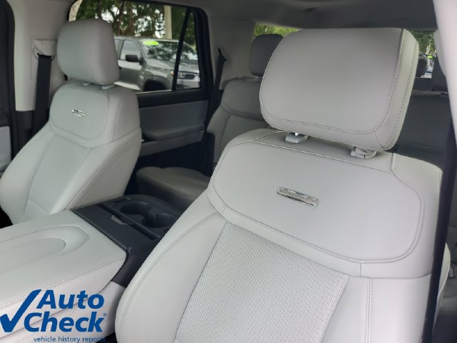Used 2025 Ford Expedition Platinum w/ Driver's Package AWD/4WD image 23